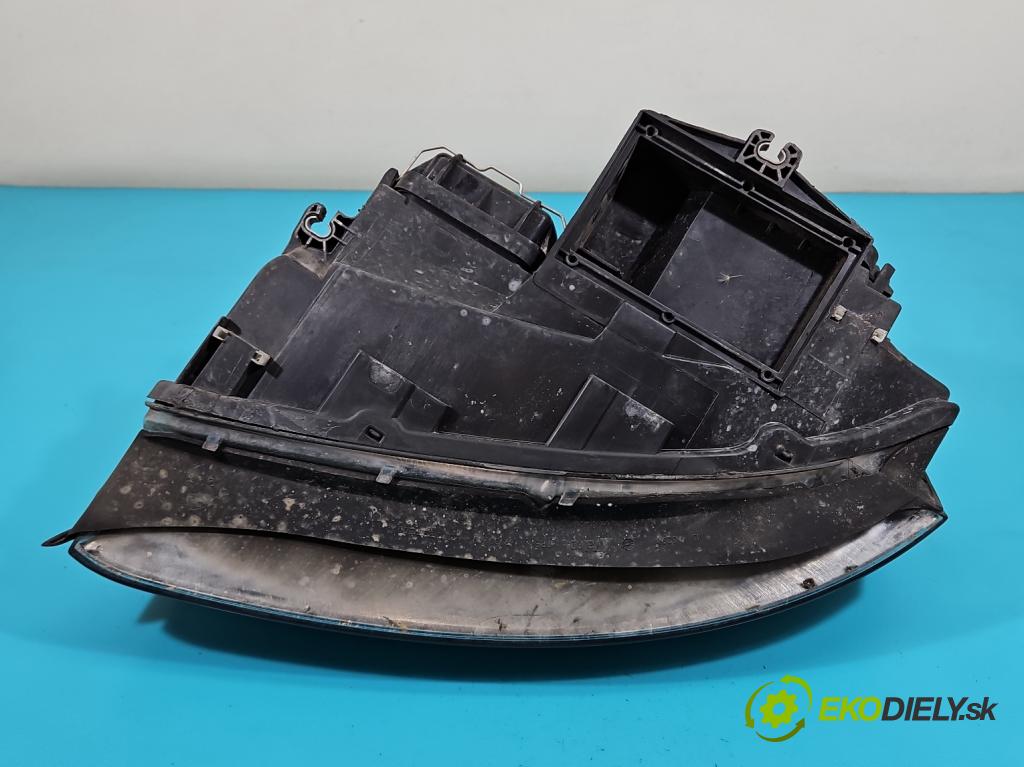 Audi A4 B6 2000-2004 1.6 8V 102 HP manual 75 kW 1595 cm3 4- Reflektor: pravý 8E0941004F (Pravé)