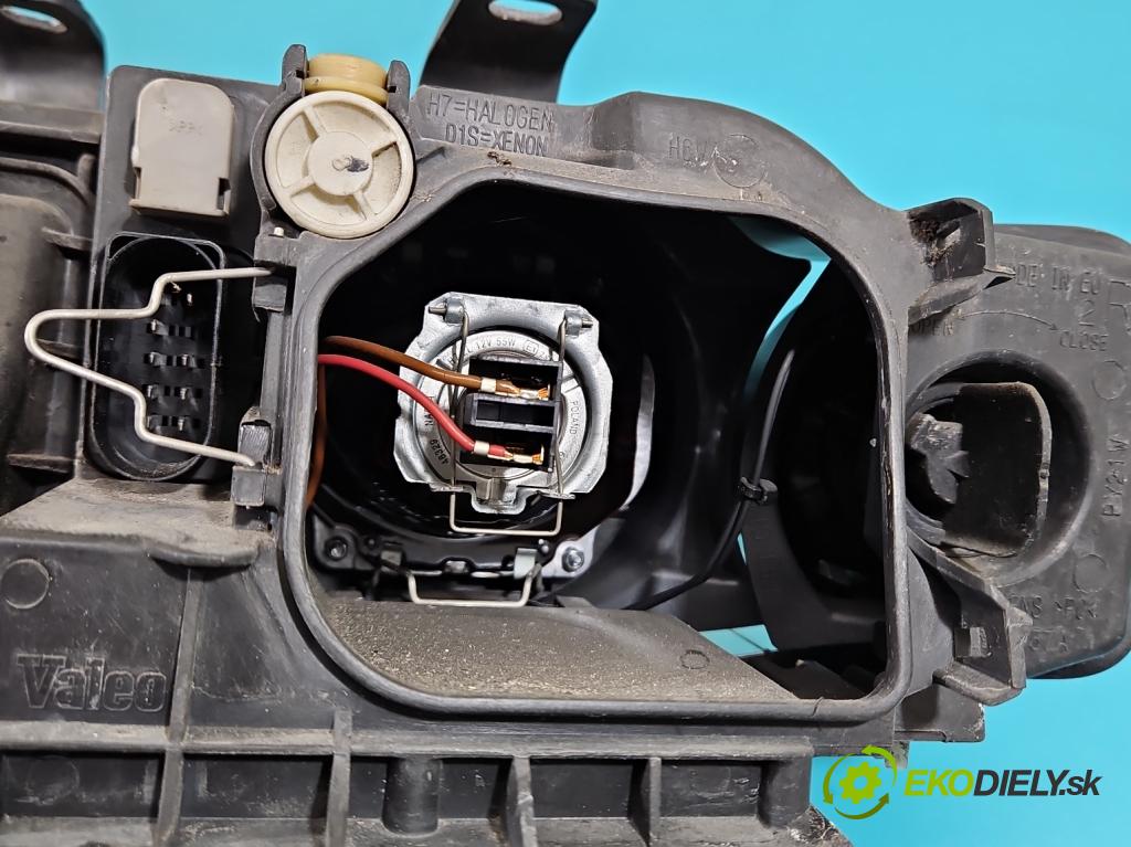 Audi A4 B6 2000-2004 1.6 8V 102 HP manual 75 kW 1595 cm3 4- Reflektor: pravý 8E0941004F (Pravé)