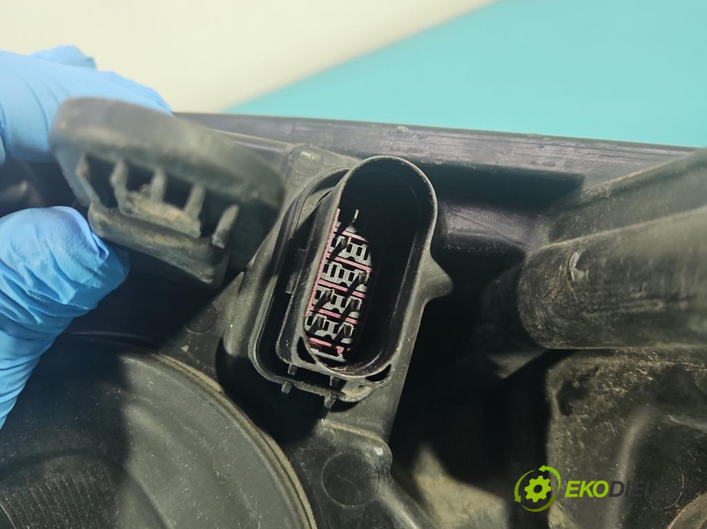 Ford Kuga Mk1 2008-2013 2.0 TDCi 136 HP manual 100 kW 1997 cm3 5- Reflektor: pravý 8V41-13W029-AC (Pravé)