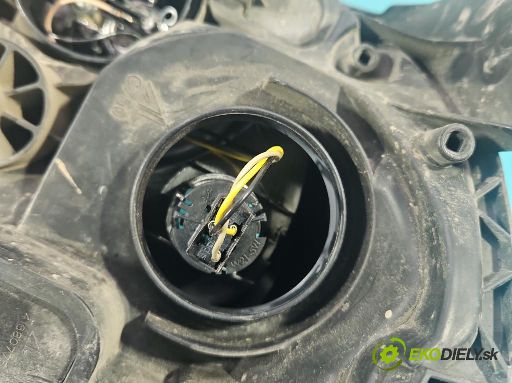 Iveco Daily IV 2006-2014 2.3 HPI 106 HP manual 78 kW 2287 cm3 5- Reflektor: pravý 5801375415 (Pravé)