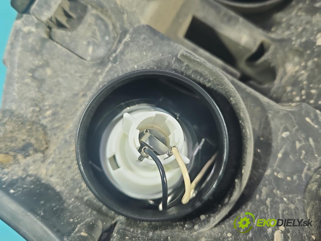 Iveco Daily IV 2006-2014 2.3 HPI 106 HP manual 78 kW 2287 cm3 5- Reflektor: pravý 5801375415 (Pravé)