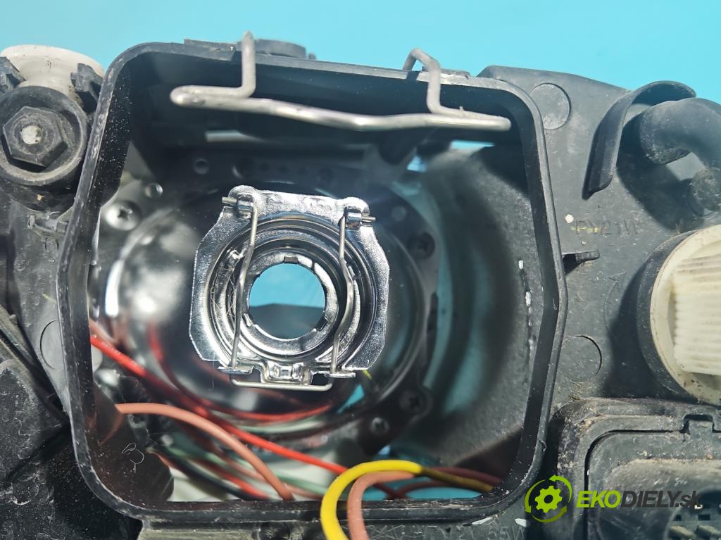 Skoda Superb I 2001-2008 1.9 tdi 131 HP manual 96 kW 1896 cm3 4- Reflektor: pravý (Pravé)