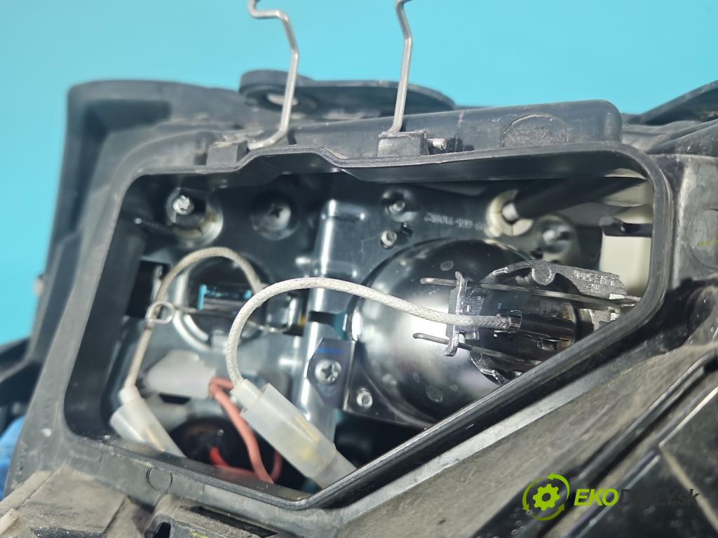 Skoda Superb I 2001-2008 1.9 tdi 131 HP manual 96 kW 1896 cm3 4- Reflektor: pravý (Pravé)