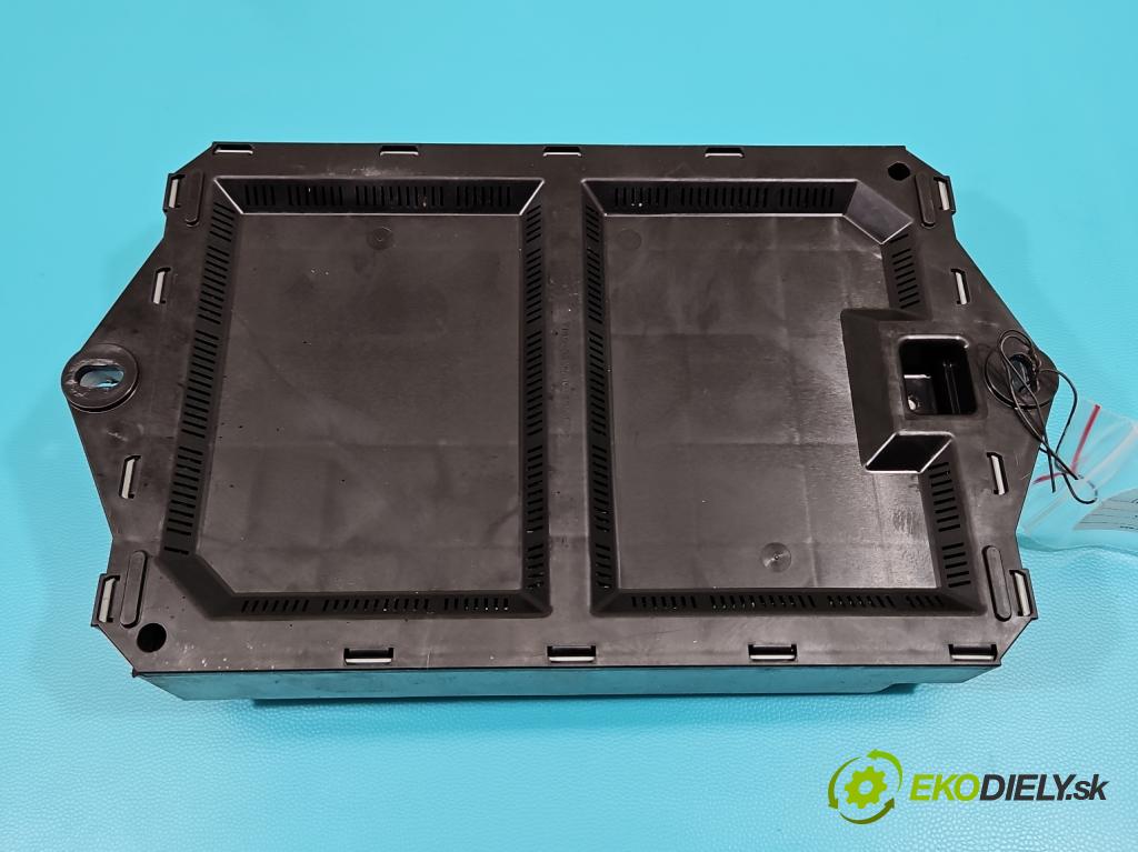 Jaguar XF I X250 2007-2015 2.7 TD V6 207 hp automatic 152 kW 2720 cm3 4- skříňka pojistková 8X2T-14B476-BD (Pojistkové skříňky)