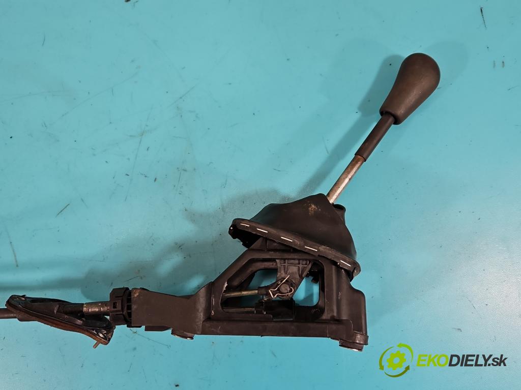 Peugeot 107 1.0 68 HP manual 50 kW 998 cm3 3- Páka: Změny: stupeň,rýchlosť  (Rýchlostná páka (kulisa))