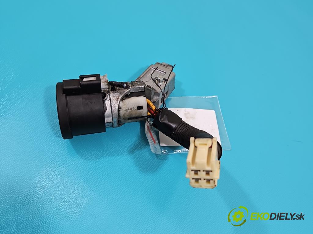 Peugeot 107 1.0 68 HP manual 50 kW 998 cm3 3- Spínačka  (Spínacie skrinky a kľúče)