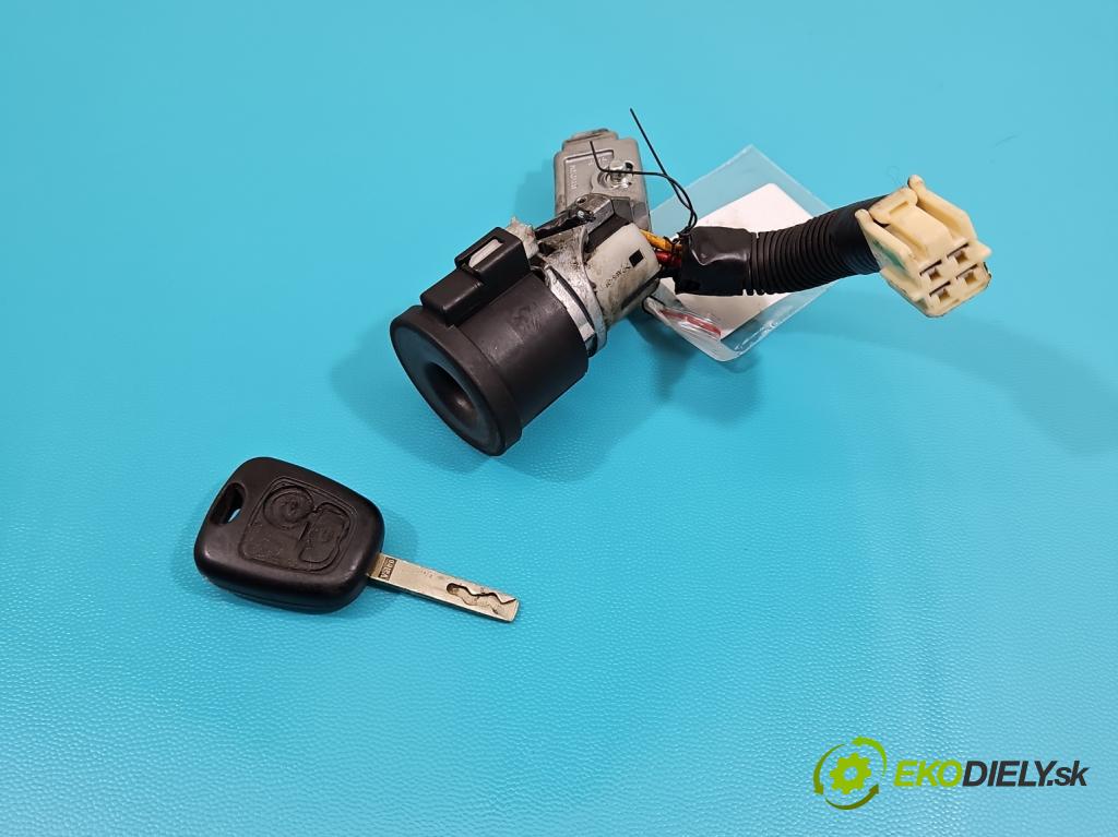 Peugeot 107 1.0 68 HP manual 50 kW 998 cm3 3- Spínačka  (Spínacie skrinky a kľúče)