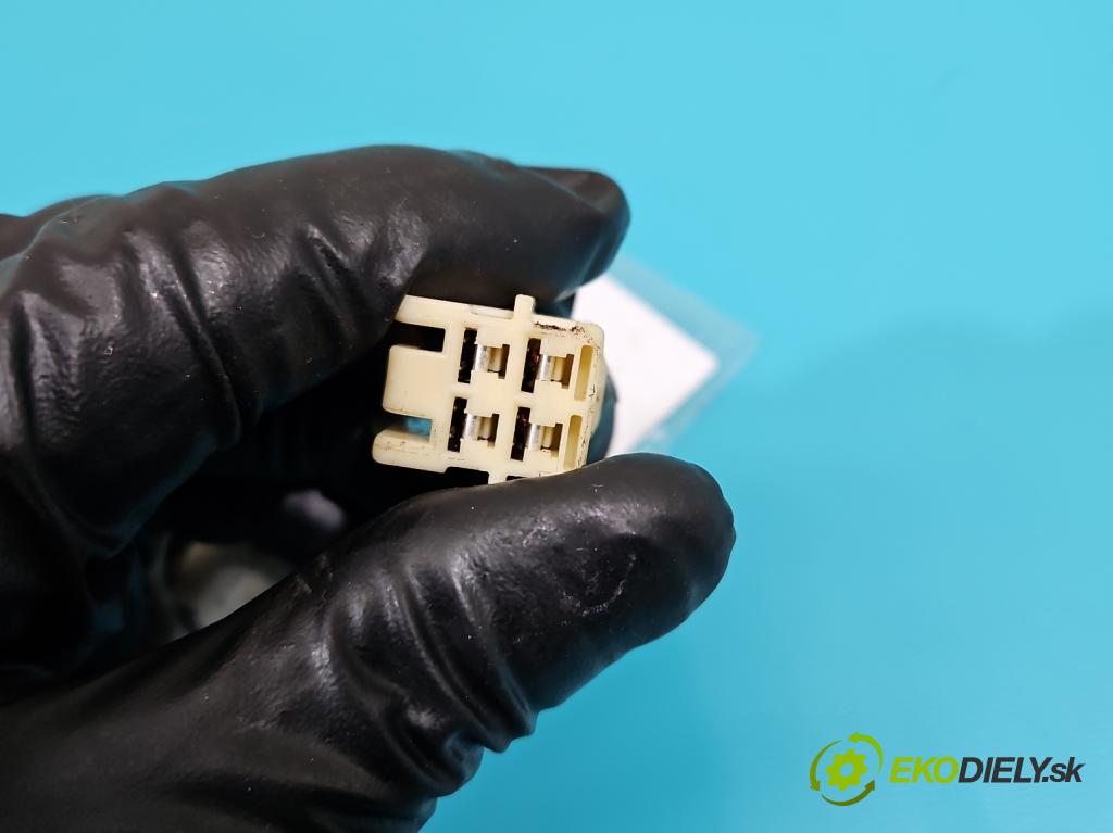 Peugeot 107 1.0 68 HP manual 50 kW 998 cm3 3- Spínačka  (Spínacie skrinky a kľúče)