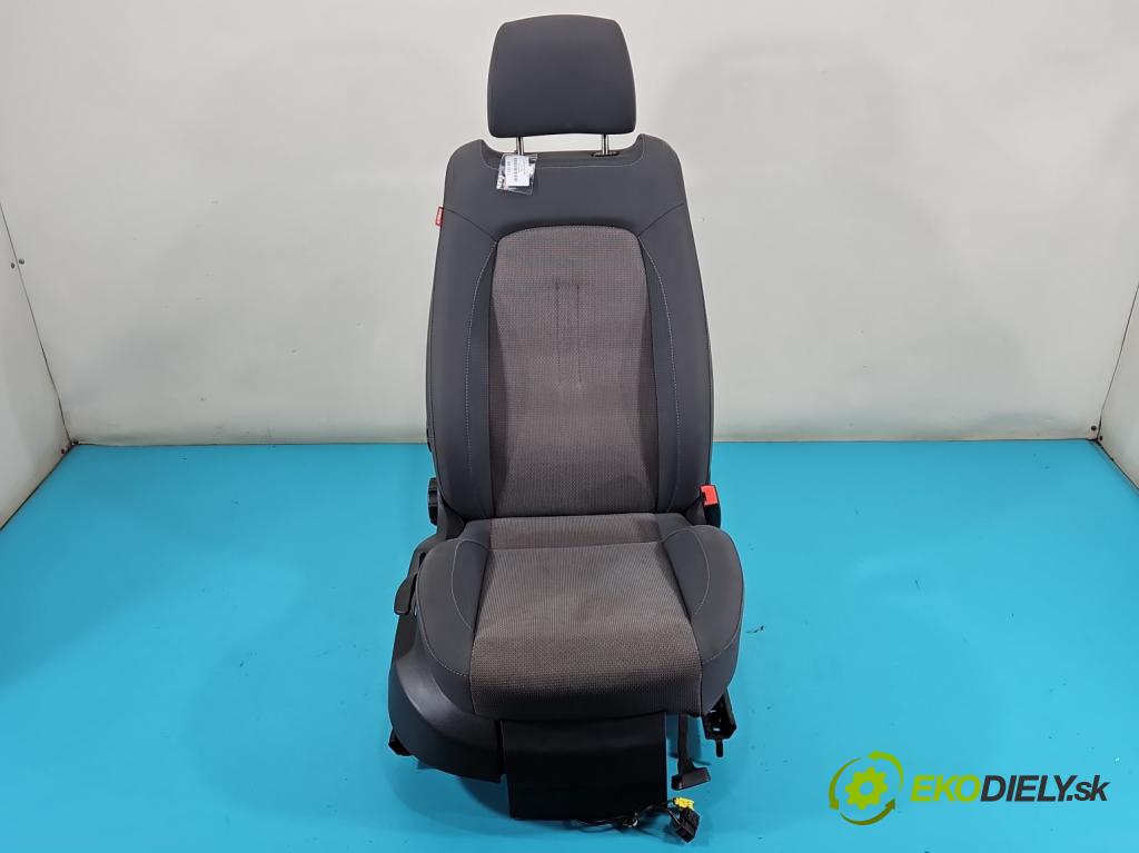 Seat Altea 1.4 tsi 125 HP manual 92 kW 1390 cm3 5- Sedačka pravý  (Sedačky, sedadlá)