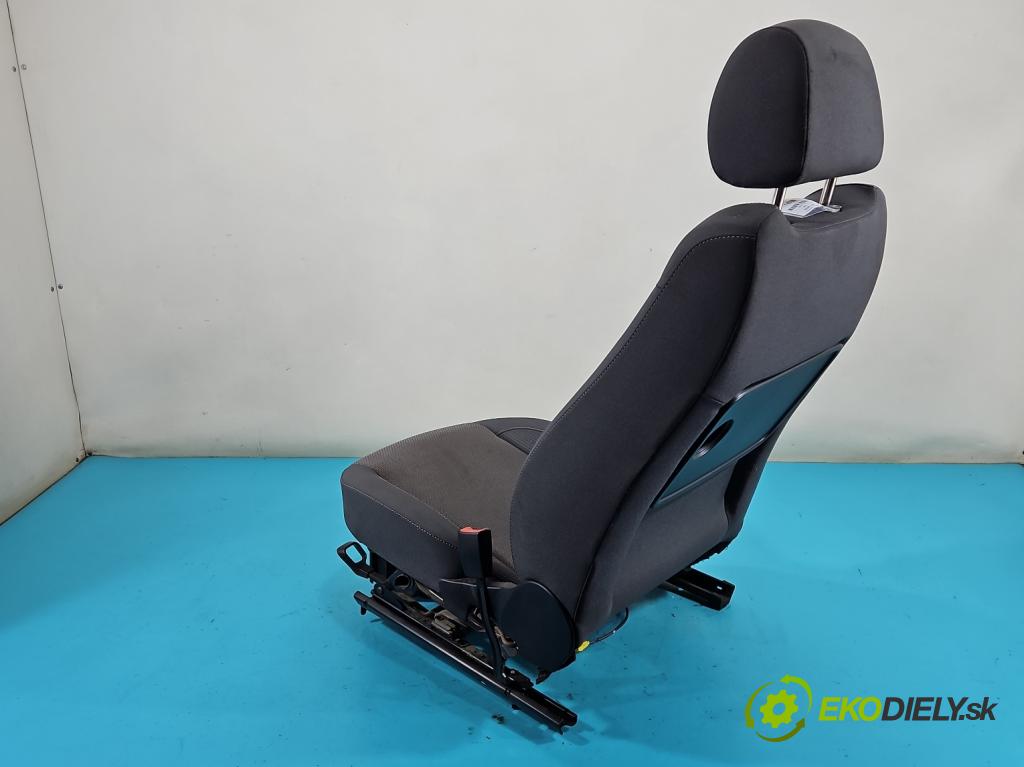 Seat Altea 1.4 tsi 125 HP manual 92 kW 1390 cm3 5- Sedačka pravý  (Sedačky, sedadlá)