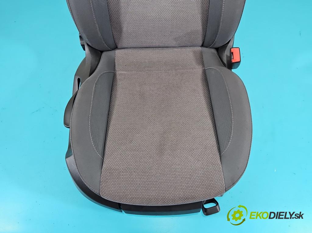 Seat Altea 1.4 tsi 125 HP manual 92 kW 1390 cm3 5- Sedačka pravý  (Sedačky, sedadlá)