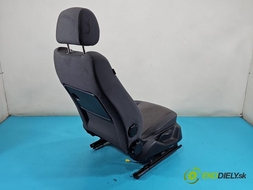 Seat Altea 1.4 tsi 125 HP manual 92 kW 1390 cm3 5- Sedačka pravý  (Sedačky, sedadlá)