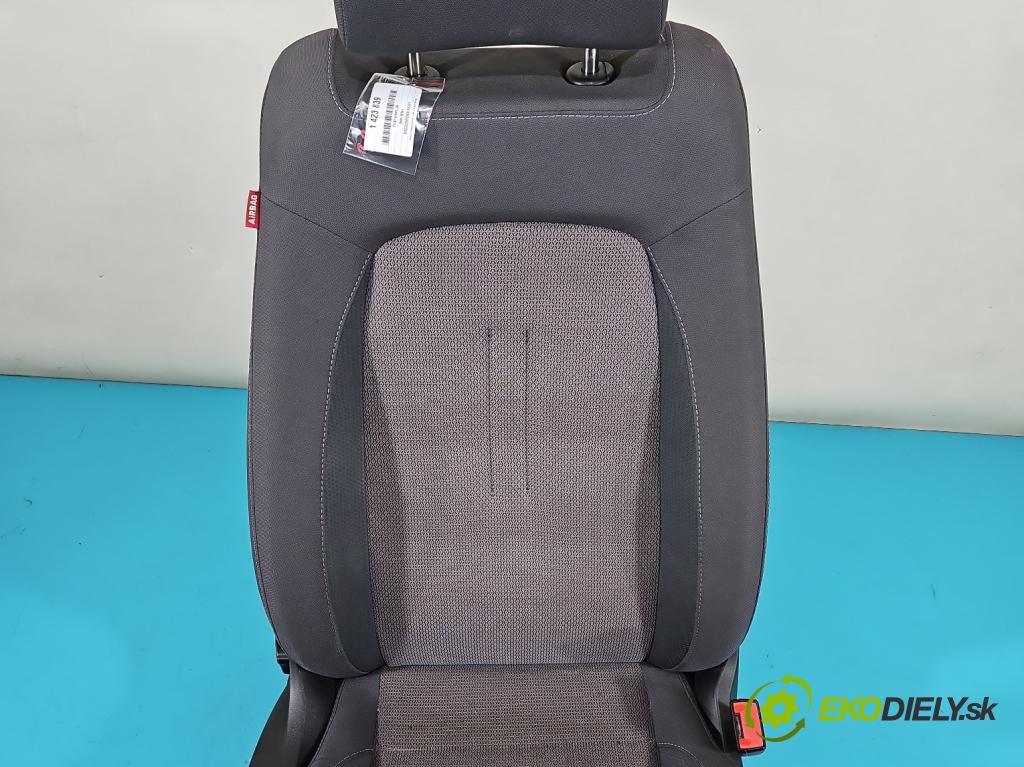 Seat Altea 1.4 tsi 125 HP manual 92 kW 1390 cm3 5- Sedačka pravý  (Sedačky, sedadlá)