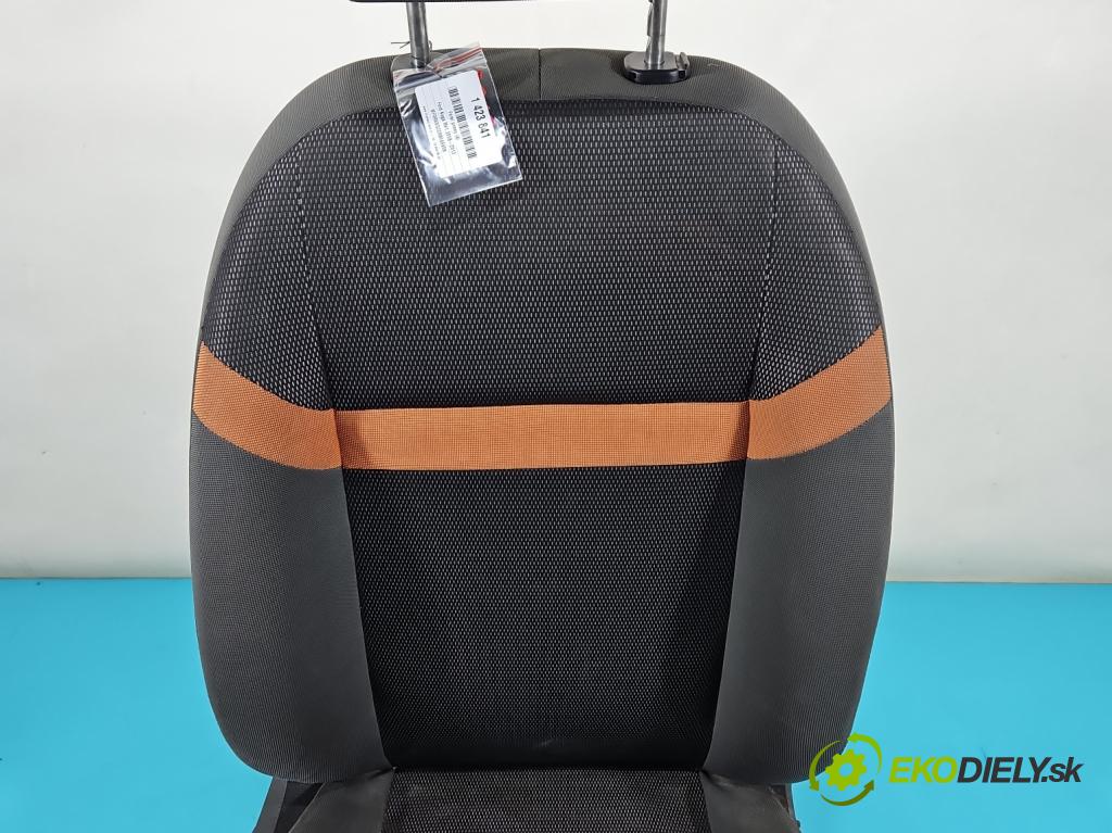 Ford Kuga Mk1 2008-2013 2.0 TDCi 136 HP manual 100 kW 1997 cm3 5- Sedačka pravý  (Sedačky, sedadlá)