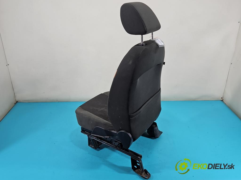 Ford Kuga Mk1 2008-2013 2.0 TDCi 136 HP manual 100 kW 1997 cm3 5- Sedačka pravý  (Sedačky, sedadlá)