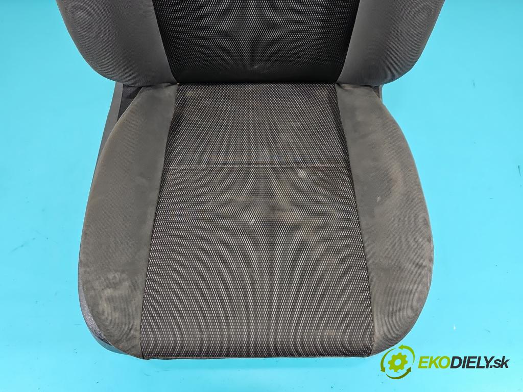 Ford Kuga Mk1 2008-2013 2.0 TDCi 136 HP manual 100 kW 1997 cm3 5- Sedačka pravý  (Sedačky, sedadlá)