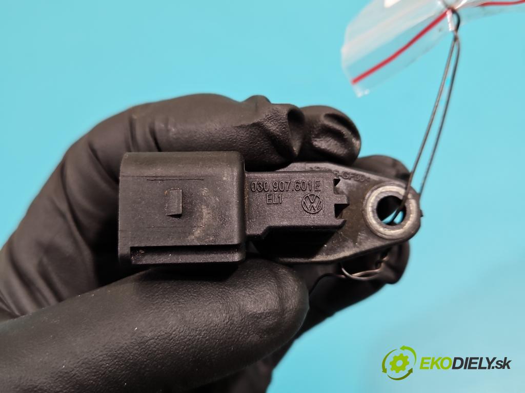 Seat Altea 1.4 tsi 125 hp manual 92 kW 1390 cm3 5- snímač pozice: hřídele vačkový 030907601E (Snímače polohy kliky, vačky)