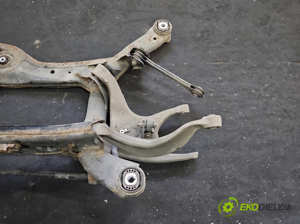 Audi A8 D4 2009-2017 3.0 TFSI automatic 213 kW 2995 cm3 4- zadní výztuha  (Výztuhy zadní)