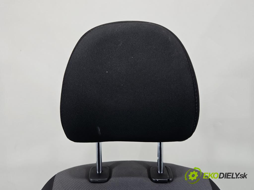 Hyundai i20 II 2014 -2020 1.2 16V 84KM manual 61,8 kW 1248 cm3 5- Sedačka pravý  (Sedačky, sedadlá)