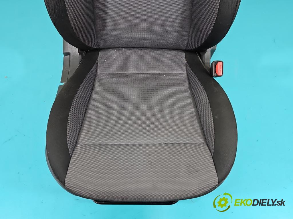 Hyundai i20 II 2014 -2020 1.2 16V 84KM manual 61,8 kW 1248 cm3 5- Sedačka pravý  (Sedačky, sedadlá)