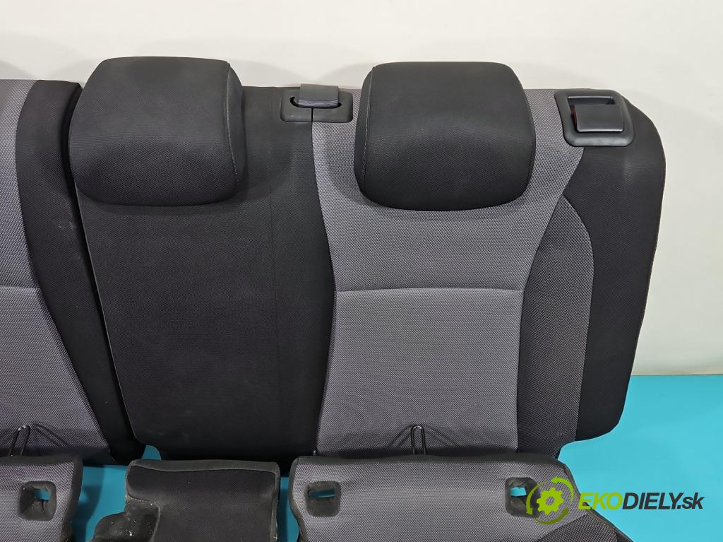 Hyundai i20 II 2014 -2020 1.2 16V (G4LA) 84KM manual 61,8 kW 1248 cm3 5- Pohovka: zadné  (Sedačky, sedadlá)