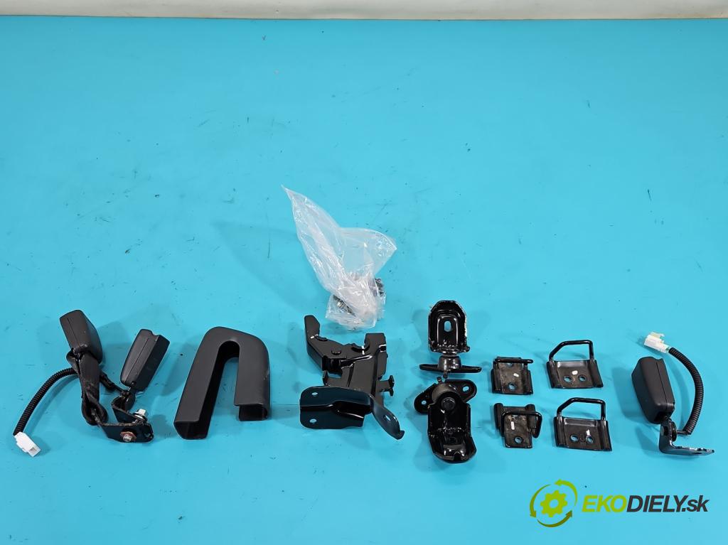 Hyundai i20 II 2014 -2020 1.2 16V (G4LA) 84KM manual 61,8 kW 1248 cm3 5- Pohovka: zadné  (Sedačky, sedadlá)