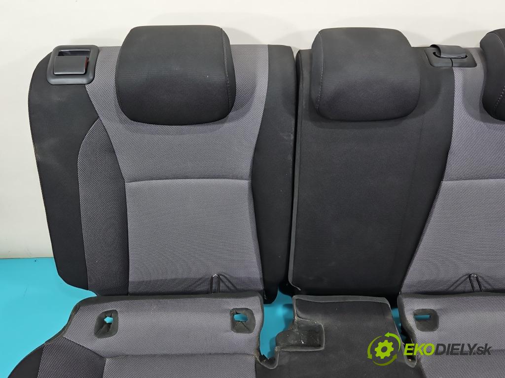 Hyundai i20 II 2014 -2020 1.2 16V (G4LA) 84KM manual 61,8 kW 1248 cm3 5- Pohovka: zadné  (Sedačky, sedadlá)