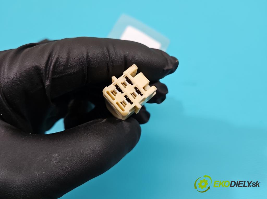 Citroen C1 I 2005-2014 1.0 68 HP manual 50 kW 998 cm3 3- Spínačka  (Spínacie skrinky a kľúče)