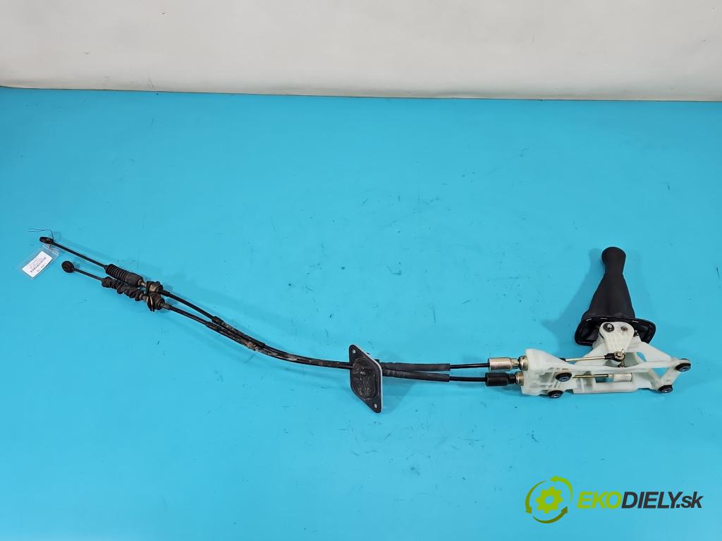 Toyota Rav4 II 2000-2005 2.0 d4d 116 hp manual 85 kW 1995 cm3 5- kulisa změny stupňová  (Rýchlostné páky / kulisy)