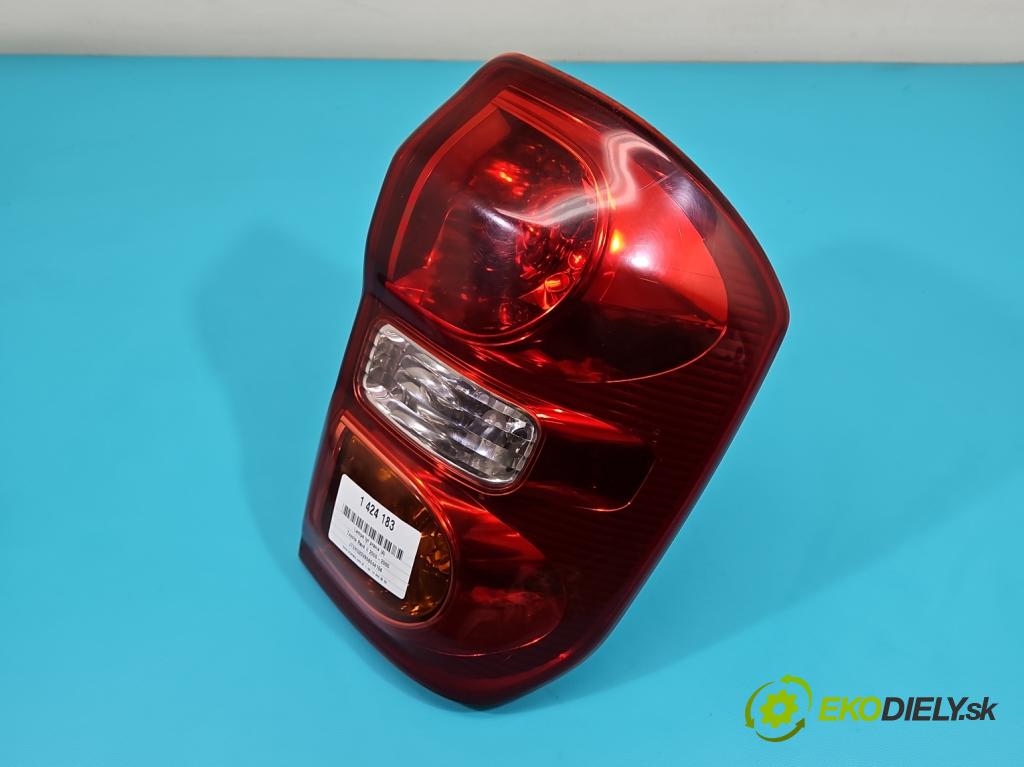 Toyota Rav4 II 2000-2005 2.0 d4d 116 HP manual 85 kW 1995 cm3 5- svetlo / reflektor zadné pravé  (Kľučka dverí ostatné)