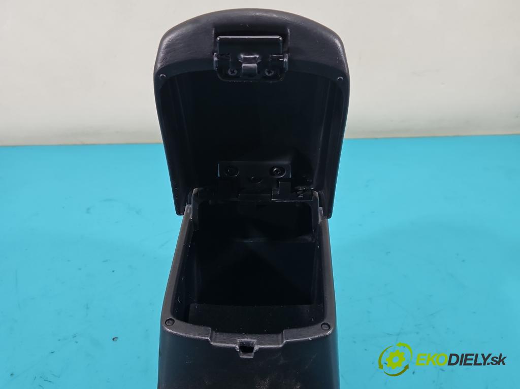 Toyota Rav4 II 2000-2005 2.0 d4d 116 HP manual 85 kW 1995 cm3 5- operadlo  (Lakťové opierky)