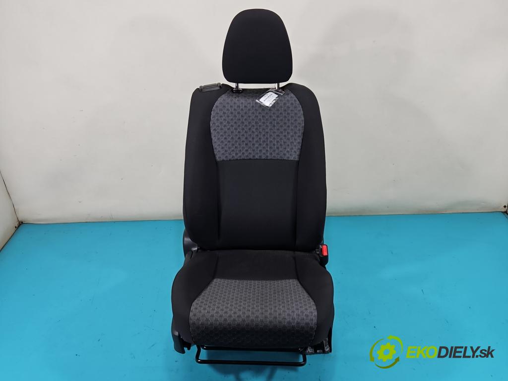 Toyota Yaris III 2011-2020 1.0 VVT-i: 69KM manual 51 kW 998 cm3 3- Sedačka pravý  (Sedačky, sedadlá)