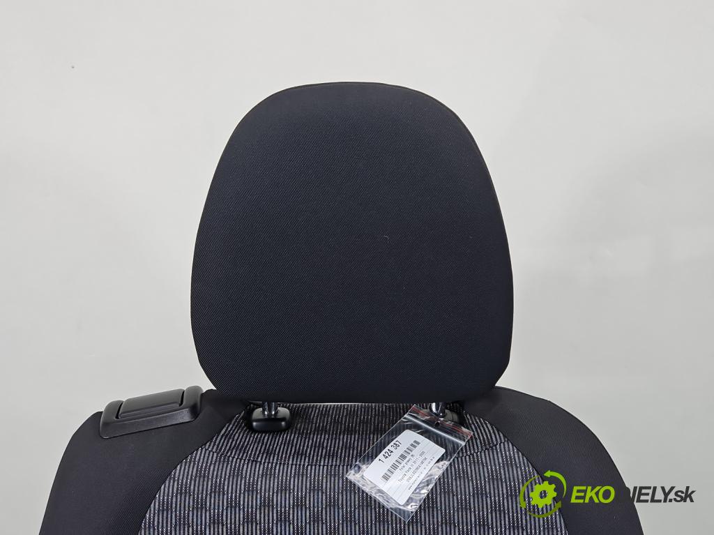Toyota Yaris III 2011-2020 1.0 VVT-i: 69KM manual 51 kW 998 cm3 3- Sedačka pravý  (Sedačky, sedadlá)