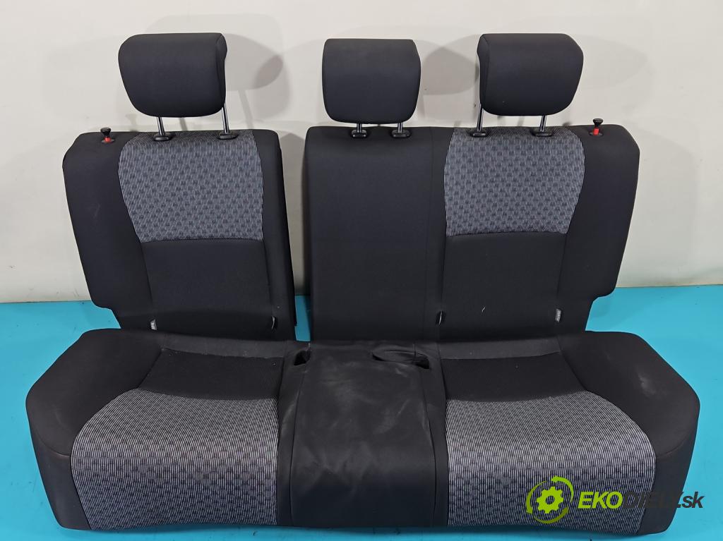 Toyota Yaris III 2011-2020 1.0 VVT-i: 69KM manual 51 kW 998 cm3 3- Pohovka: zadné  (Sedačky, sedadlá)