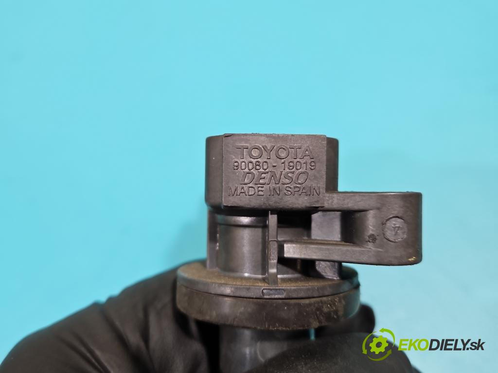 Toyota Corolla E12 2001-2009 1.4 vvt-i 97KM manual 71 kW 1398 cm3 3- cievka zapaľovacia 90080-19019 (Zapaľovacie cievky, moduly)