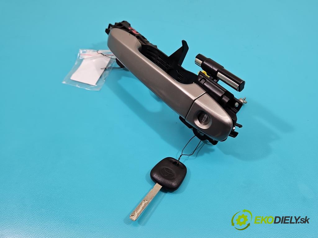 Toyota Yaris III 2011-2020 1.0 VVT-i: 69KM manual 51 kW 998 cm3 3- rukoväť predné ľavé mimo:  (Vonkajšie predné ľavé)