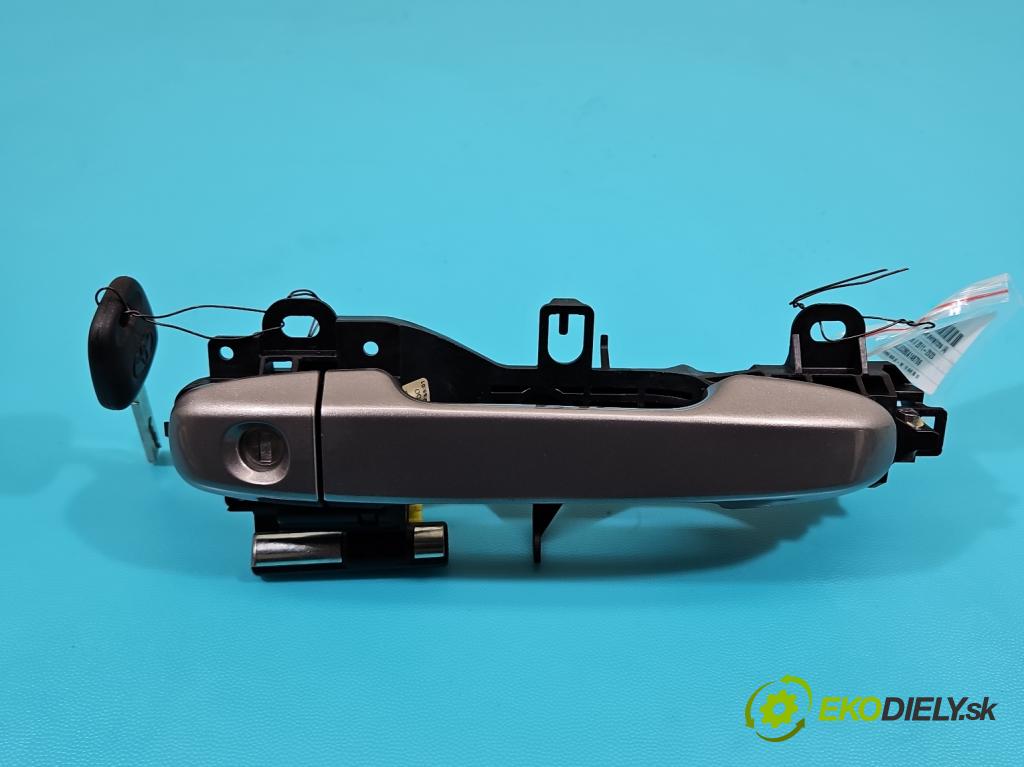 Toyota Yaris III 2011-2020 1.0 VVT-i: 69KM manual 51 kW 998 cm3 3- rukoväť predné ľavé mimo:  (Vonkajšie predné ľavé)