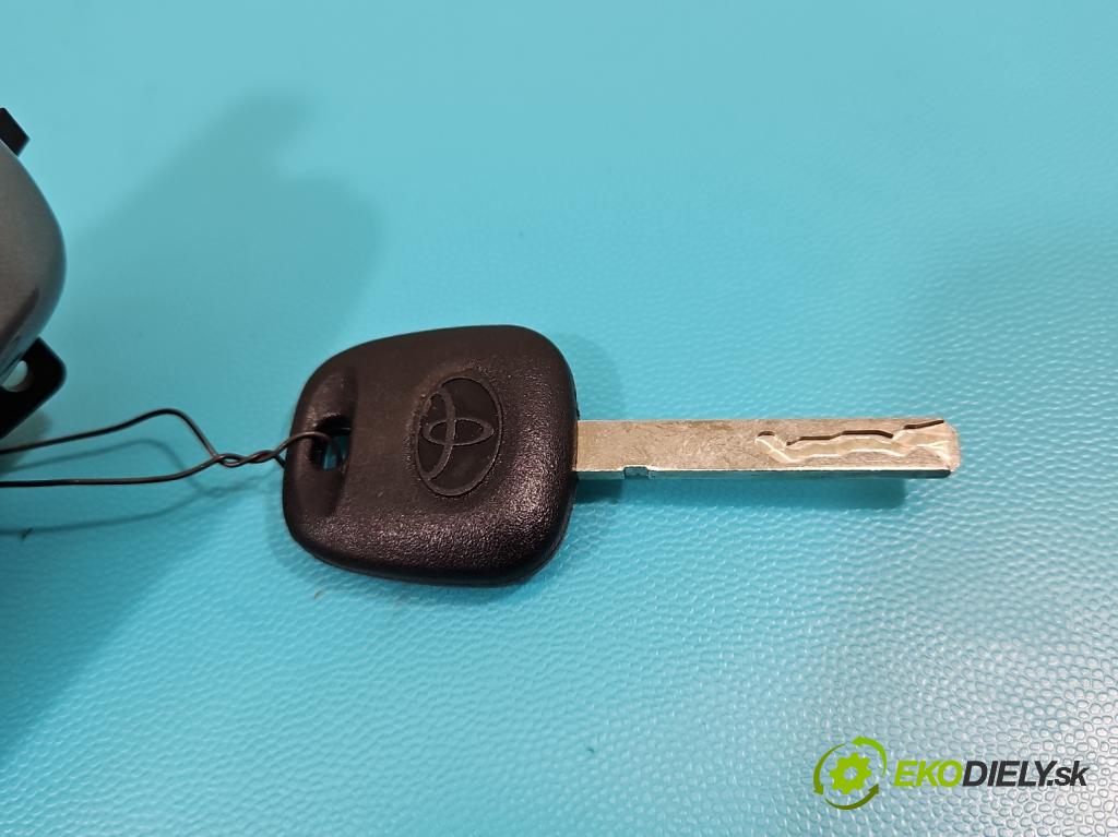 Toyota Yaris III 2011-2020 1.0 VVT-i: 69KM manual 51 kW 998 cm3 3- rukoväť predné ľavé mimo:  (Vonkajšie predné ľavé)