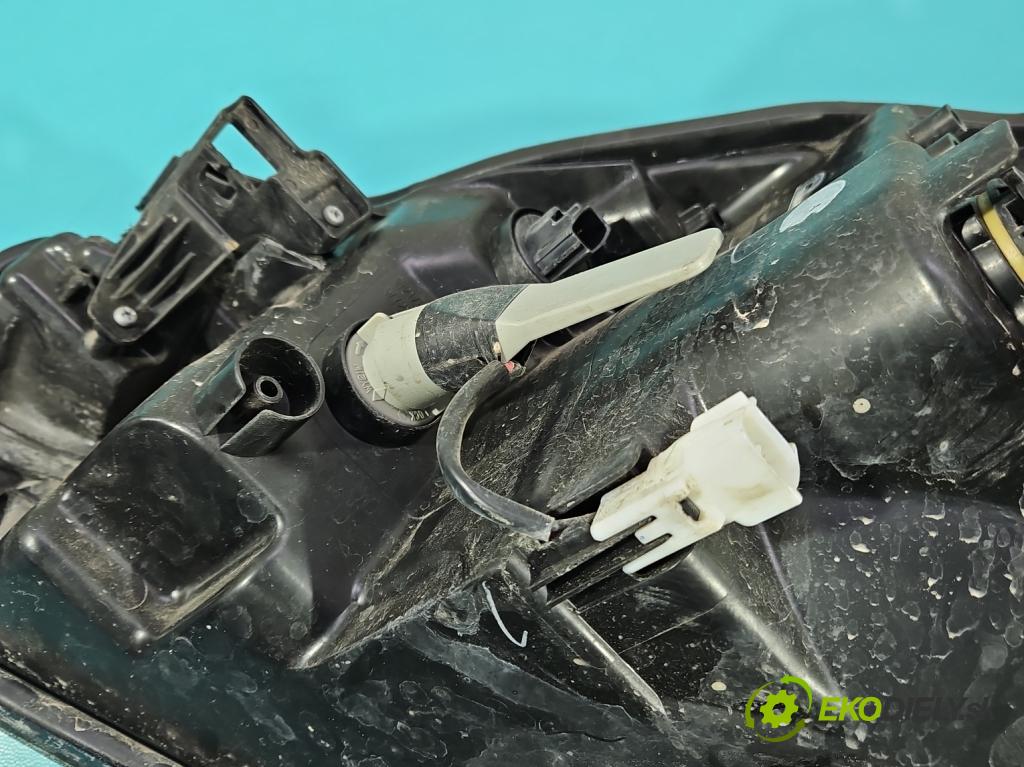 Toyota Yaris III 2011-2020 1.0 VVT-i: 69KM manual 51 kW 998 cm3 3- Reflektor: pravý  (Pravé)