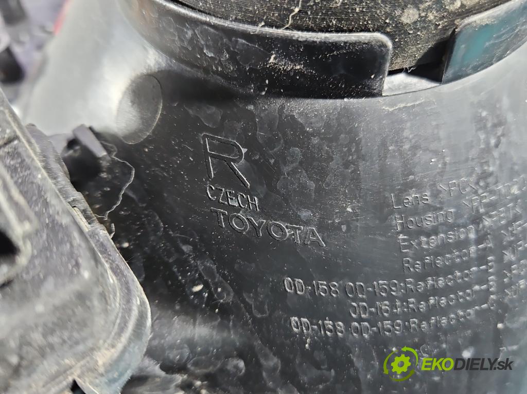 Toyota Yaris III 2011-2020 1.0 VVT-i: 69KM manual 51 kW 998 cm3 3- Reflektor: pravý  (Pravé)