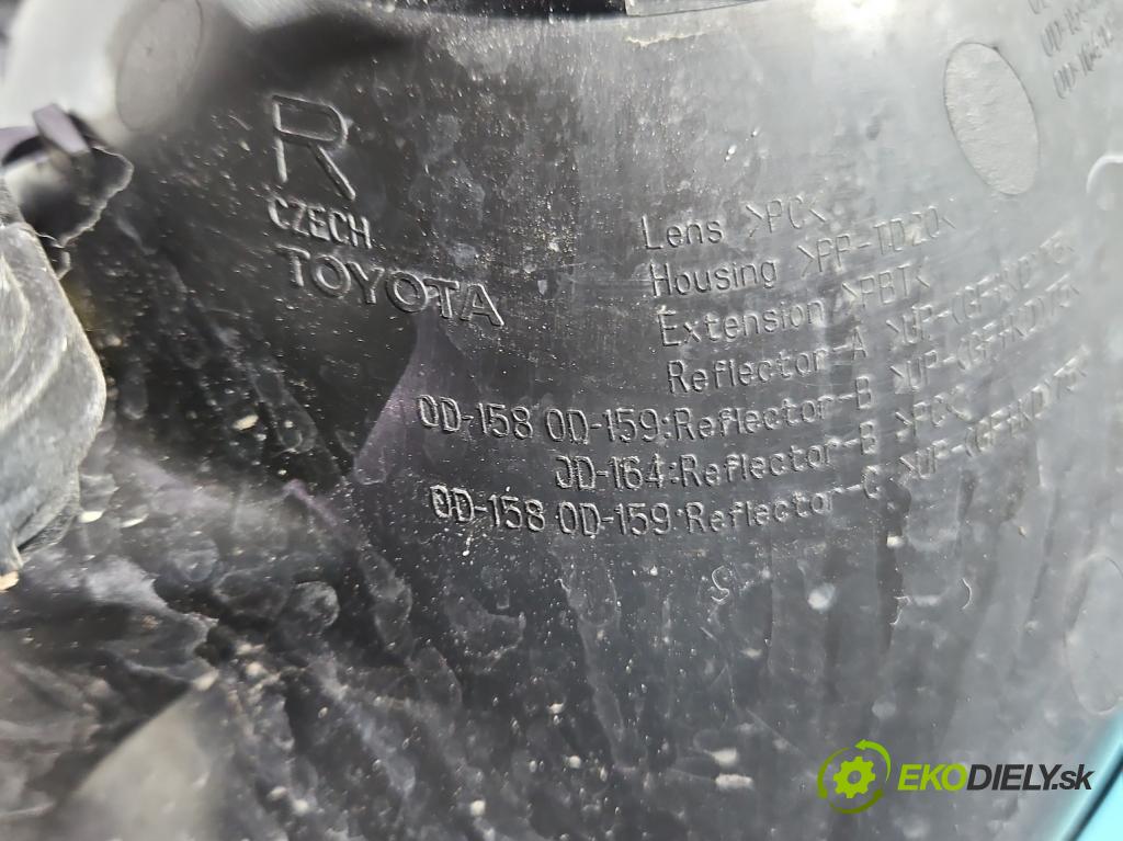 Toyota Yaris III 2011-2020 1.0 VVT-i: 69KM manual 51 kW 998 cm3 3- Reflektor: pravý  (Pravé)