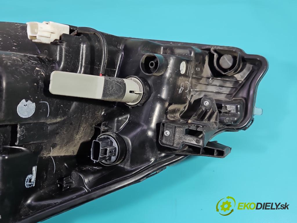 Toyota Yaris III 2011-2020 1.0 VVT-i: 69KM manual 51 kW 998 cm3 3- Reflektor: pravý  (Pravé)