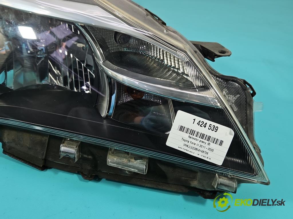 Toyota Yaris III 2011-2020 1.0 VVT-i: 69KM manual 51 kW 998 cm3 3- Reflektor: pravý  (Pravé)