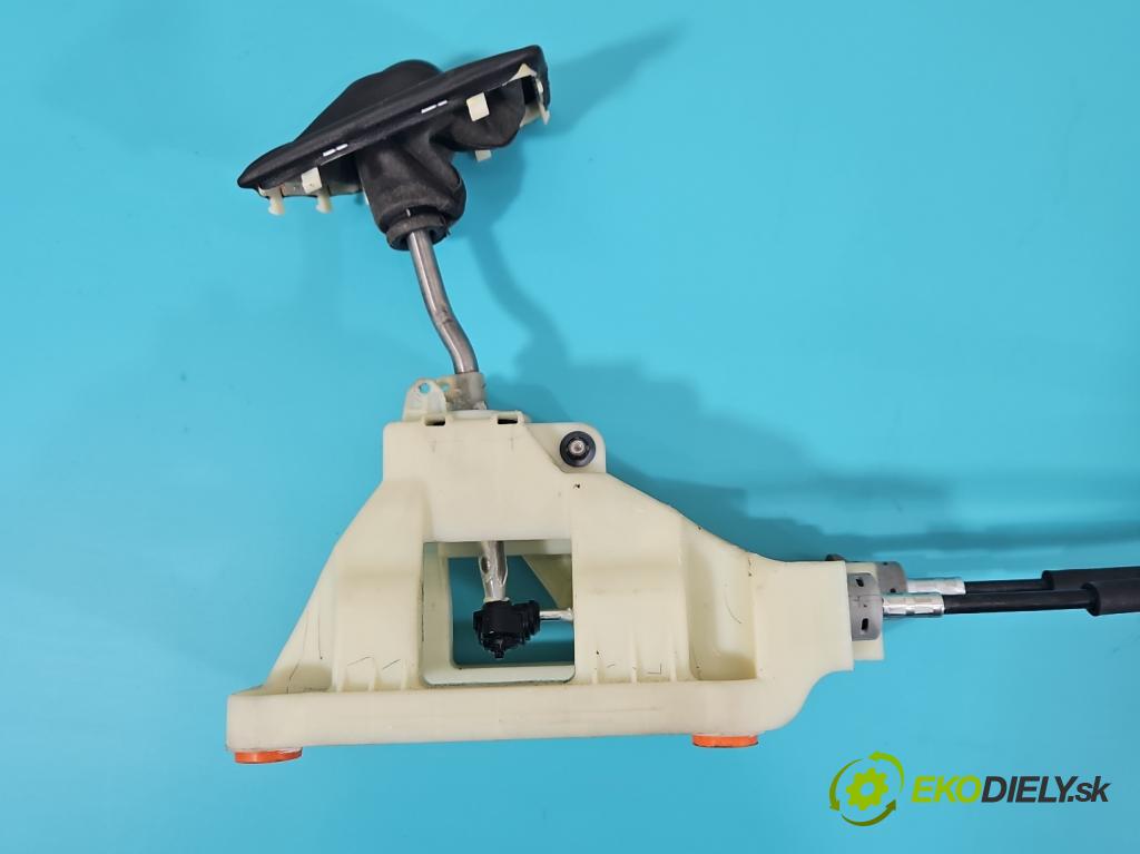 Hyundai i20 II 2014 -2020 1.2 16V (G4LA) 84KM manual 61,8 kW 1248 cm3 5- Páka: Změny: stupeň,rýchlosť  (Rýchlostná páka (kulisa))