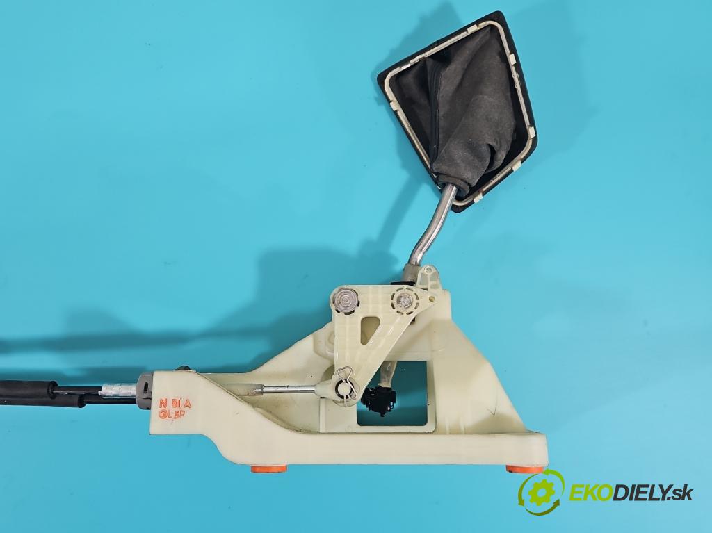 Hyundai i20 II 2014 -2020 1.2 16V (G4LA) 84KM manual 61,8 kW 1248 cm3 5- Páka: Změny: stupeň,rýchlosť  (Rýchlostná páka (kulisa))