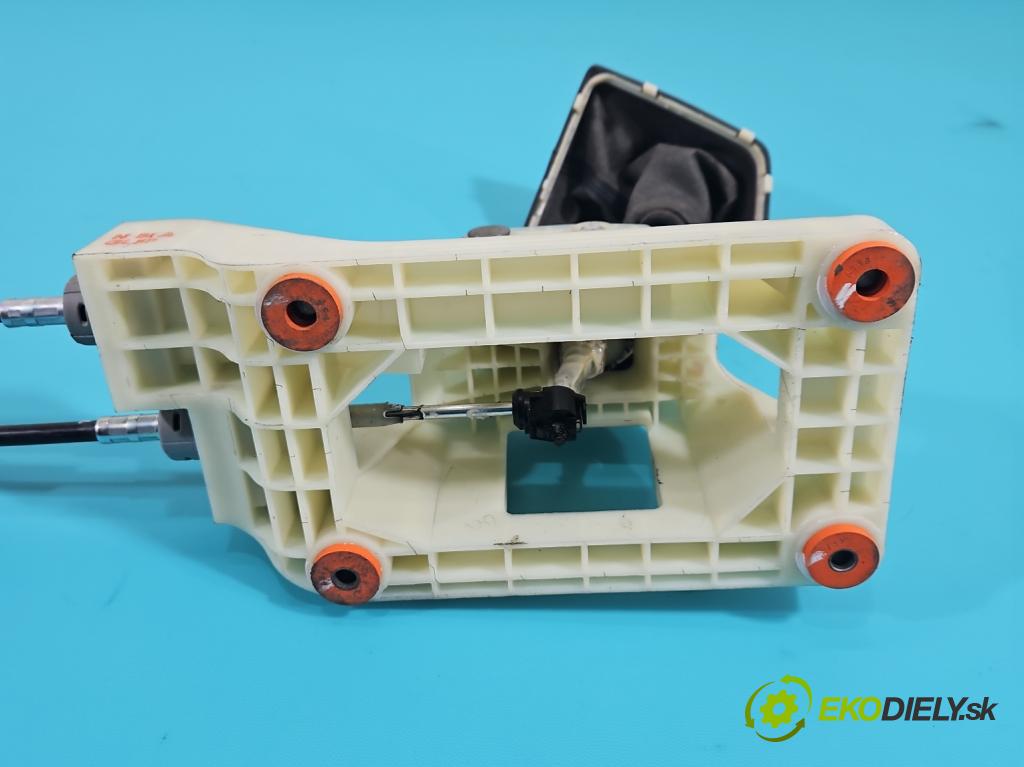 Hyundai i20 II 2014 -2020 1.2 16V (G4LA) 84KM manual 61,8 kW 1248 cm3 5- Páka: Změny: stupeň,rýchlosť  (Rýchlostná páka (kulisa))