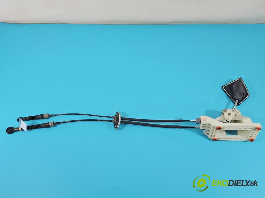 Hyundai i20 II 2014 -2020 1.2 16V (G4LA) 84KM manual 61,8 kW 1248 cm3 5- Páka: Změny: stupeň,rýchlosť  (Rýchlostná páka (kulisa))