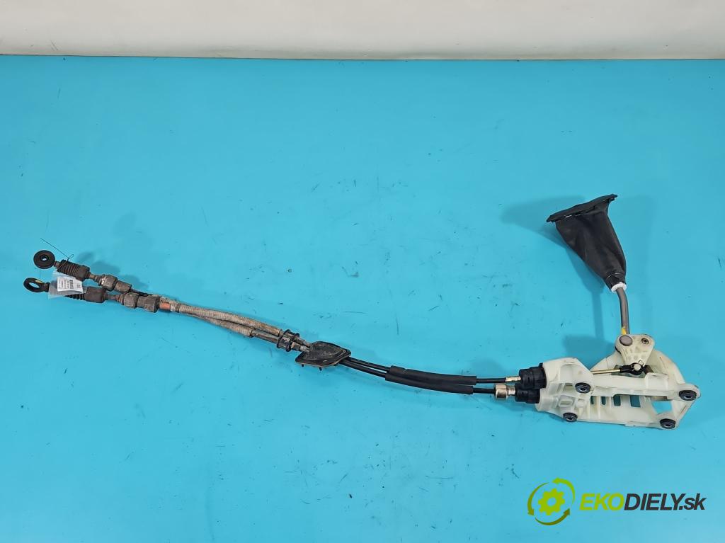 Toyota Corolla E12 2001-2009 1.4 D4D 90 HP manual 66 kW 1364 cm3 5- Páka: Změny: stupeň,rýchlosť  (Rýchlostná páka (kulisa))