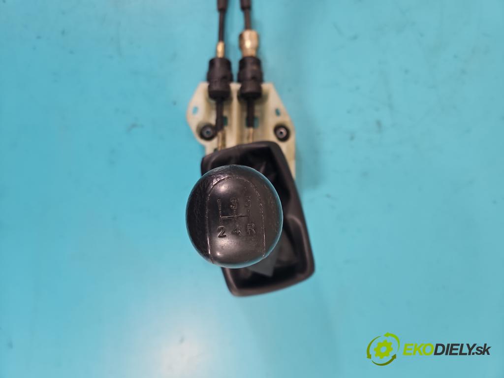 Toyota Corolla E12 2001-2009 1.4 D4D 90 HP manual 66 kW 1364 cm3 5- Páka: Změny: stupeň,rýchlosť  (Rýchlostná páka (kulisa))