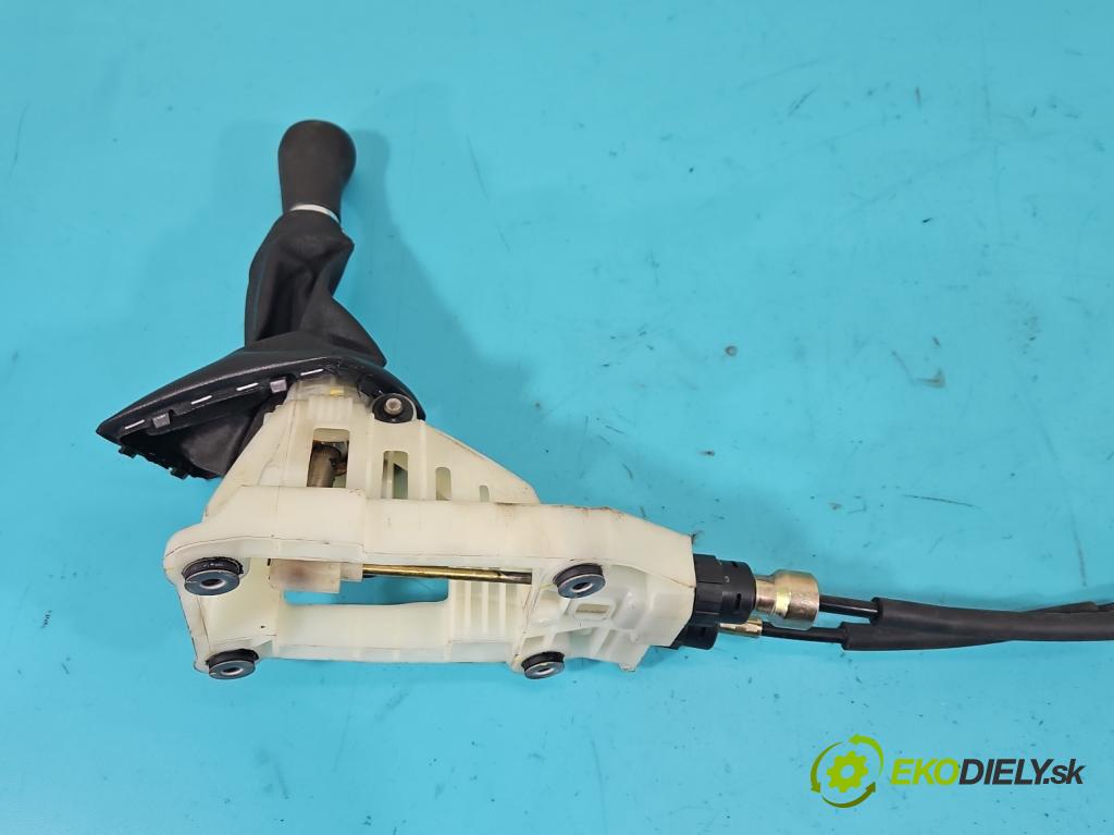 Toyota Corolla E12 2001-2009 1.4 D4D 90 HP manual 66 kW 1364 cm3 5- Páka: Změny: stupeň,rýchlosť  (Rýchlostná páka (kulisa))